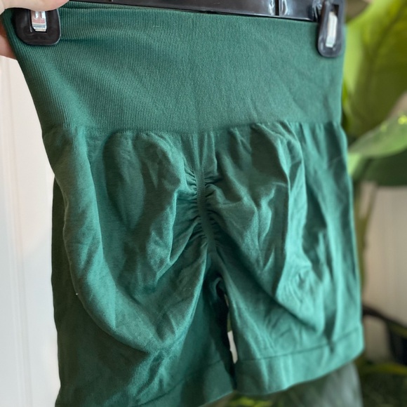 📌Bundle of 3 Gym Wear - Picture 3 of 12